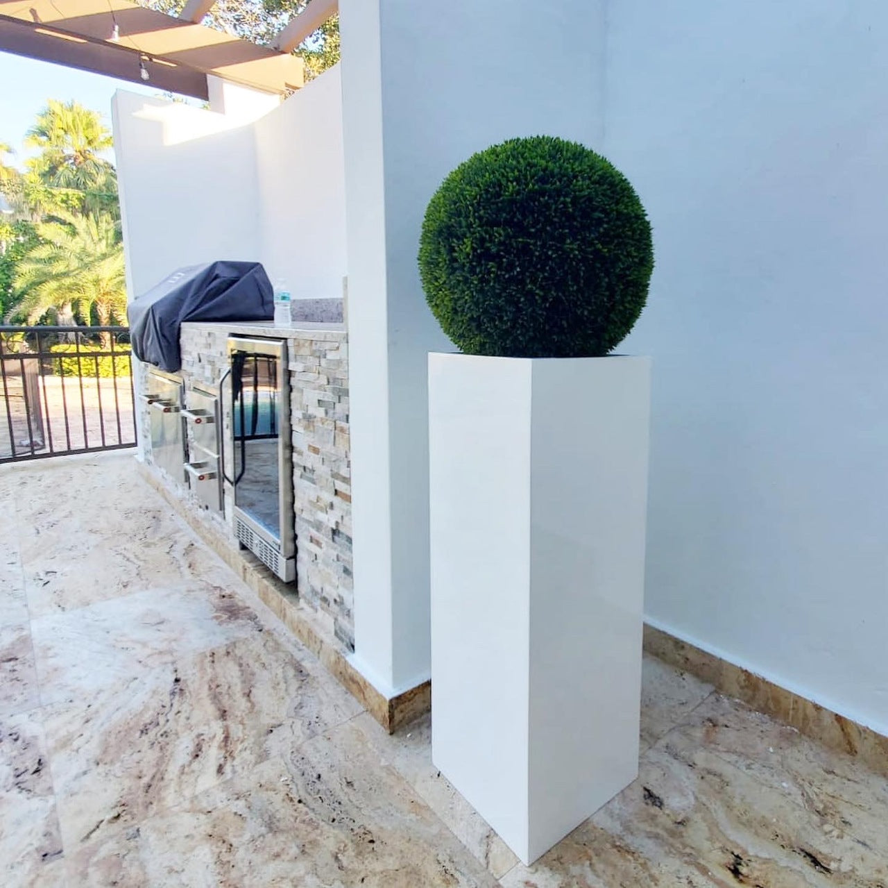 Yang fibra de vidrio jarrón Topiary