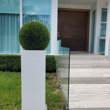 Yang fibra de vidrio jarrón Topiary