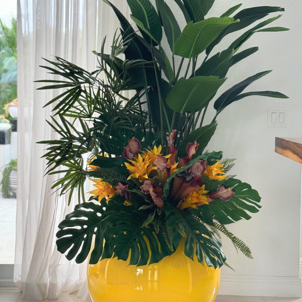 Plantas Tropical Mix en Amarillo Globe y Macetero